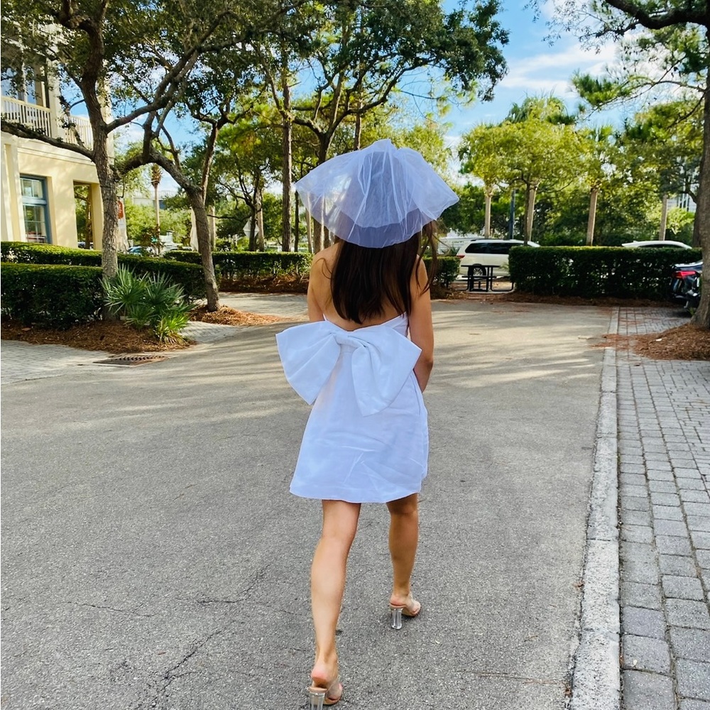 Dissh AISLE WHITE LINEN BACK BOW DRESS